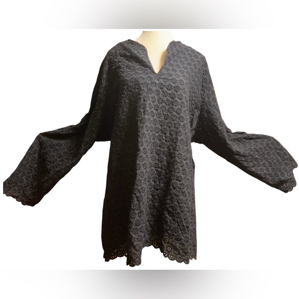 Lands End Elegant Navy Blue Eyelet Tunic Scalloped Hem & Flowing Sleeves
BIN G1